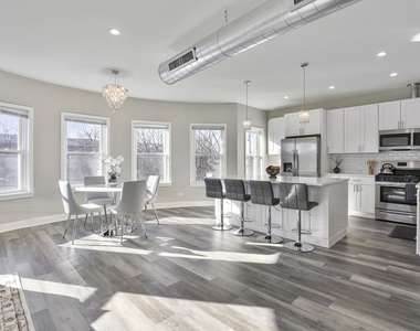 1111 Bonnie Brae Place - Photo Thumbnail 2