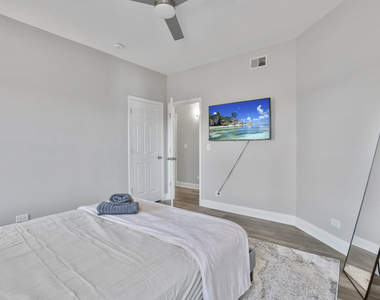 1111 Bonnie Brae Place - Photo Thumbnail 16