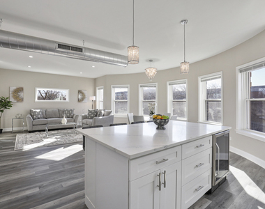 1111 Bonnie Brae Place - Photo Thumbnail 7