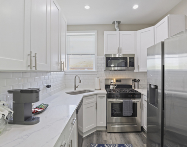 1111 Bonnie Brae Place - Photo Thumbnail 4