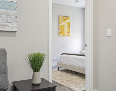 1111 Bonnie Brae Place - Photo Thumbnail 12