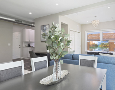 1111 Bonnie Brae Place - Photo Thumbnail 10
