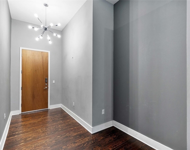 1312 Live Oak Street - Photo Thumbnail 2