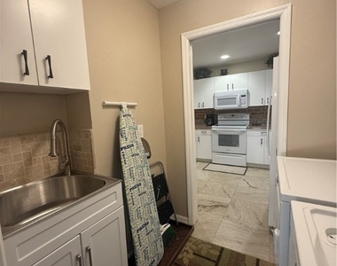 1113 Se 20th Court - Photo Thumbnail 10