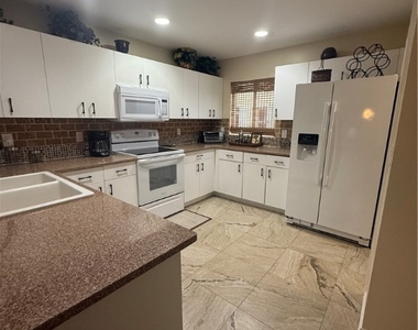 1113 Se 20th Court - Photo Thumbnail 4
