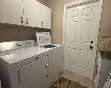 1113 Se 20th Court - Photo Thumbnail 7