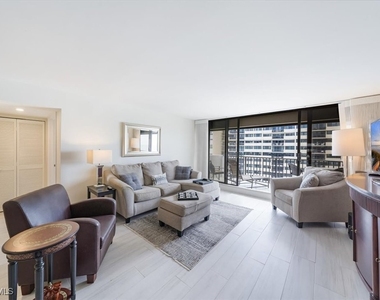 4005 Gulf Shore Boulevard N - Photo Thumbnail 6