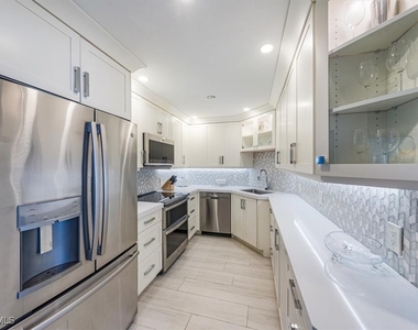 4005 Gulf Shore Boulevard N - Photo Thumbnail 11