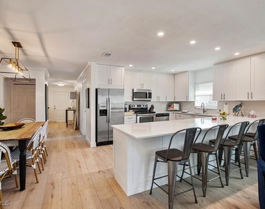552 105th Avenue N - Photo Thumbnail 3