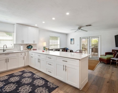 552 105th Avenue N - Photo Thumbnail 4