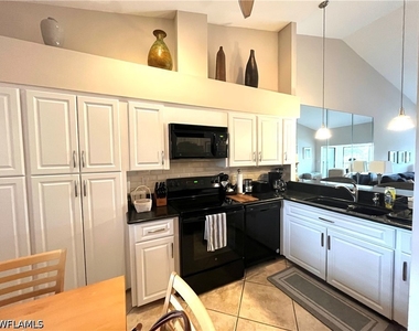513 Lake Louise Circle - Photo Thumbnail 2