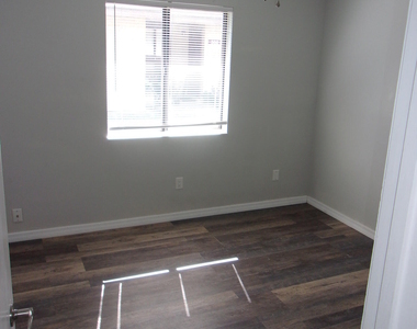 1050 N Fiske Boulevard - Photo Thumbnail 8