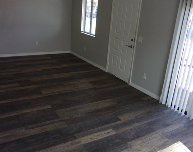 1050 N Fiske Boulevard - Photo Thumbnail 2