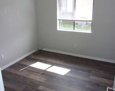 1050 N Fiske Boulevard - Photo Thumbnail 6