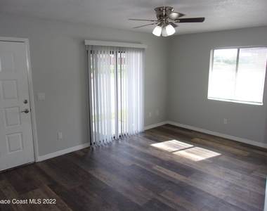 1050 N Fiske Boulevard - Photo Thumbnail 3