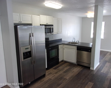 1050 N Fiske Boulevard - Photo Thumbnail 4