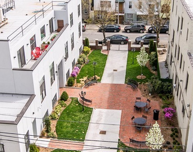 100 Dupont Street - Photo Thumbnail 6