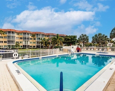 1250 N Portofino Drive - Photo Thumbnail 16