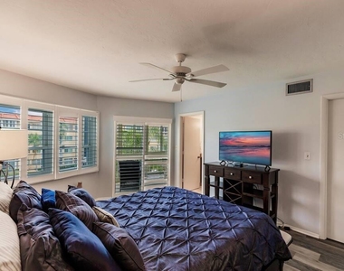 1250 N Portofino Drive - Photo Thumbnail 10