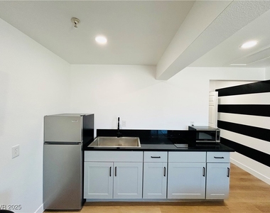 1418 S 3rd Street - Photo Thumbnail 4