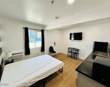 1418 S 3rd Street - Photo Thumbnail 2