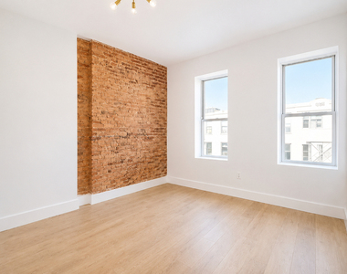 727 Knickerbocker Avenue - Photo Thumbnail 2