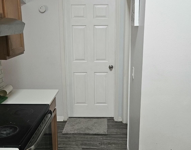 9024 100th Court - Photo Thumbnail 17
