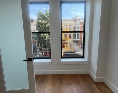 1027 Putnam Avenue - Photo Thumbnail 2