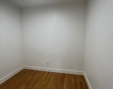 1027 Putnam Avenue - Photo Thumbnail 4