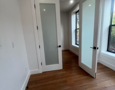1027 Putnam Avenue - Photo Thumbnail 3