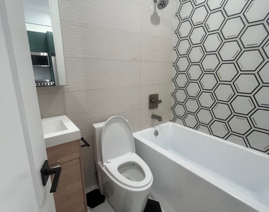 1027 Putnam Avenue - Photo Thumbnail 7