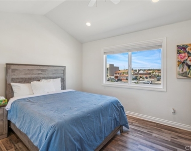 6111 Seashore Drive - Photo Thumbnail 18