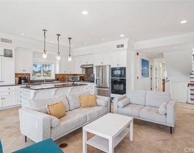 6111 Seashore Drive - Photo Thumbnail 12