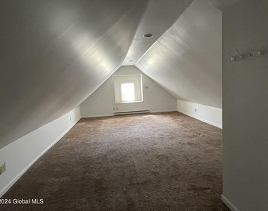 524 Maple Avenue - Photo Thumbnail 6