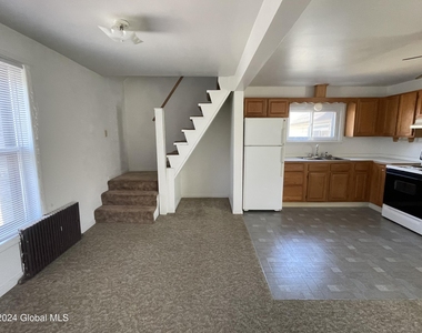 524 Maple Avenue - Photo Thumbnail 2