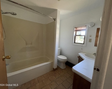 524 Maple Avenue - Photo Thumbnail 5