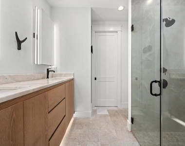 2104 E 2nd St - Photo Thumbnail 16