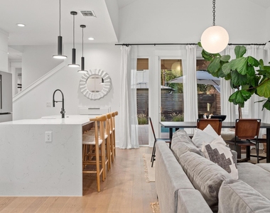 2104 E 2nd St - Photo Thumbnail 4