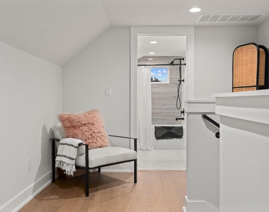 2104 E 2nd St - Photo Thumbnail 25