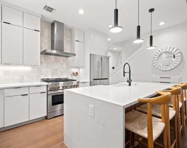 2104 E 2nd St - Photo Thumbnail 10