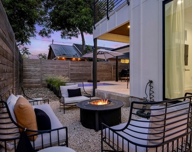 2104 E 2nd St - Photo Thumbnail 29