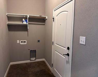 200 Mauna Kea Ln - Photo Thumbnail 13