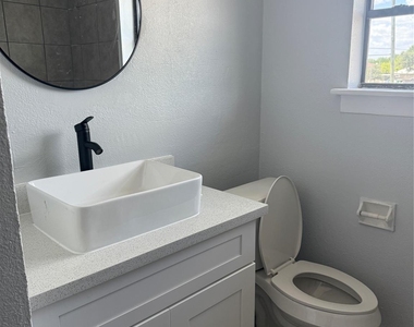 1125 Ann Street - Photo Thumbnail 5