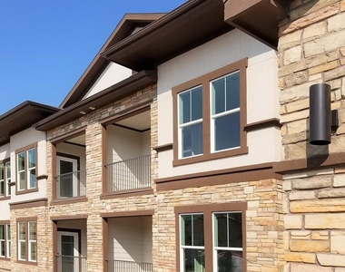 2132 E Wisconsin Road - Photo Thumbnail 2