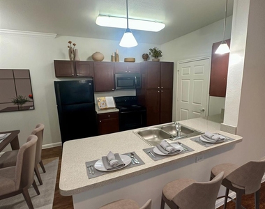 320 S Stewart Boulevard - Photo Thumbnail 9