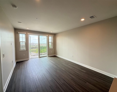 716 Waugh Drive - Photo Thumbnail 2