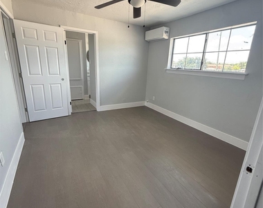 1125 Ann Street - Photo Thumbnail 4