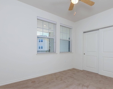 4100 N Parkdale Drive - Photo Thumbnail 10