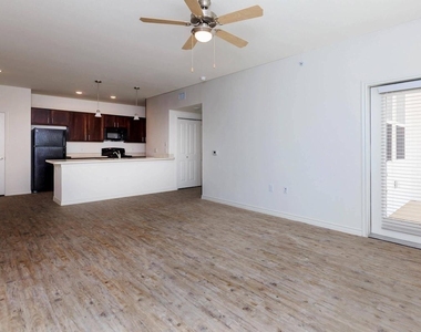 4100 N Parkdale Drive - Photo Thumbnail 8