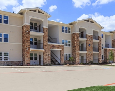 4100 N Parkdale Drive - Photo Thumbnail 1